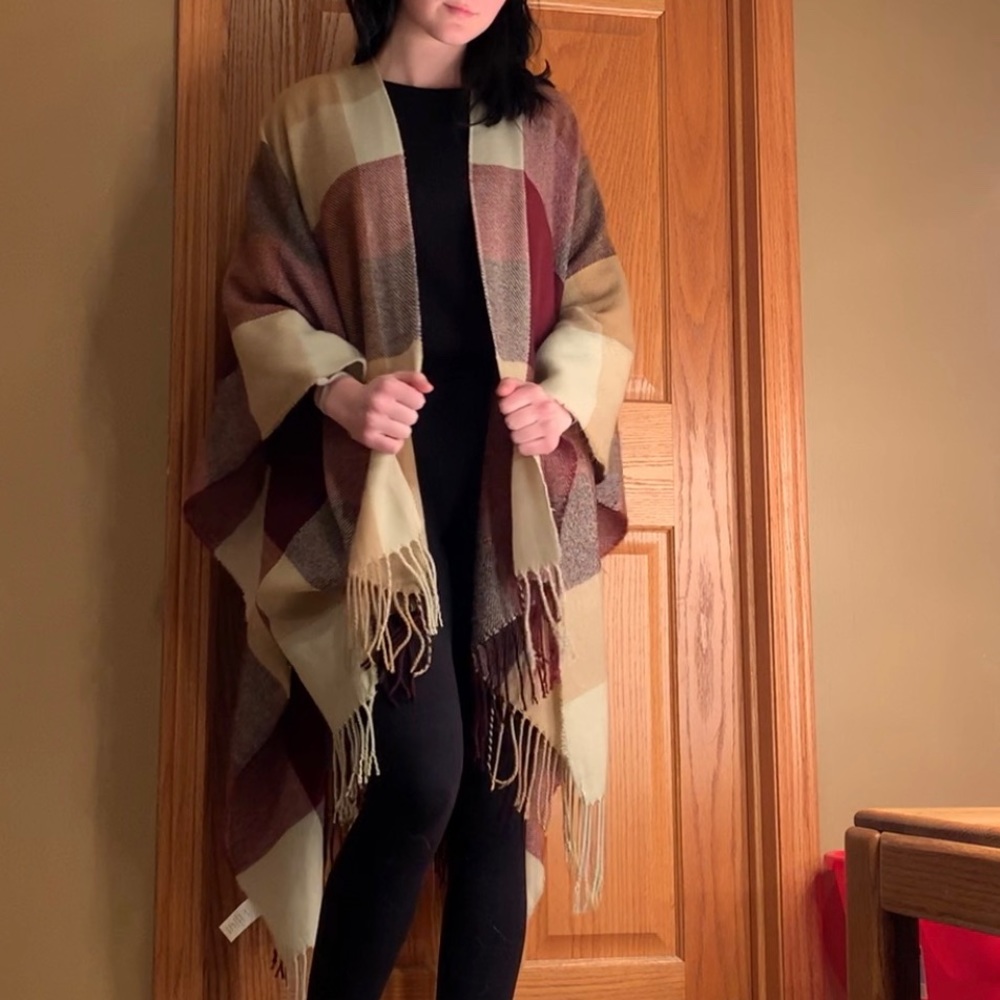 ⚠️HUGE MOVING SALE⚠️ blanket scarf shall